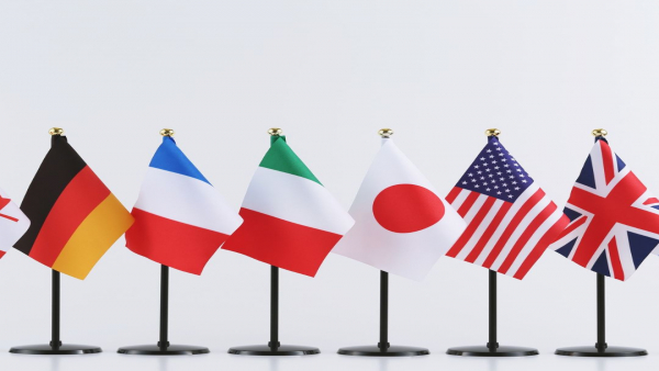 介護・看護分野における外国人材の現状と課題：多文化共生社会の実現に向けて